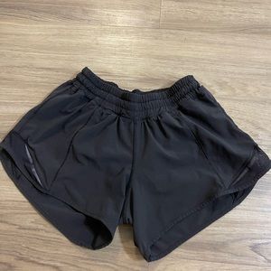 Lulu Hotty Hot Shorts 2.5”